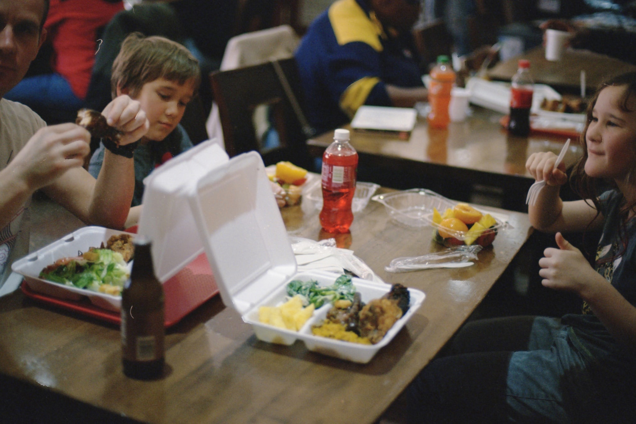 Instead of the traditional lunch that's unhealthy for kids and planet, try an eco friendly school lunch!